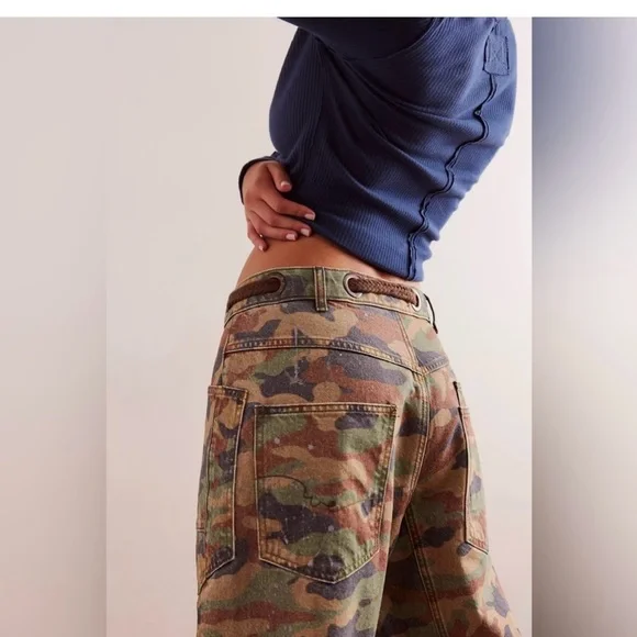 We the Free moxie barrel jeans camo - Picture 4 of 6